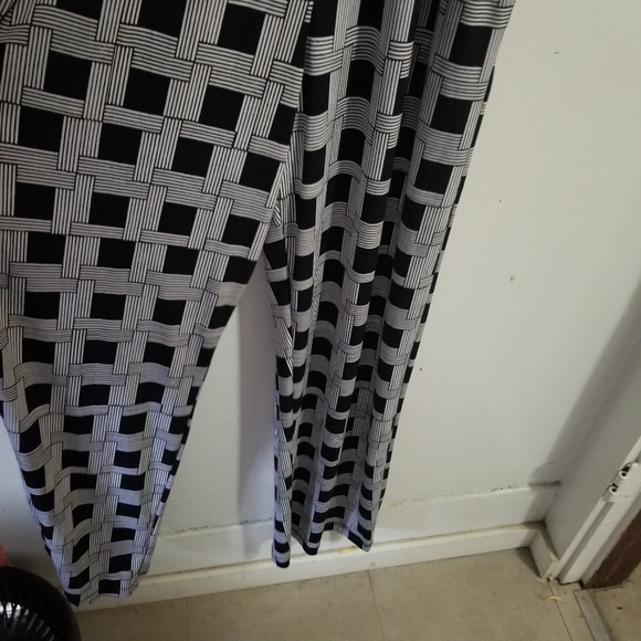 Kate & Lily Sleeveless All Over Print Jumpsuit - Picture 7 of 16